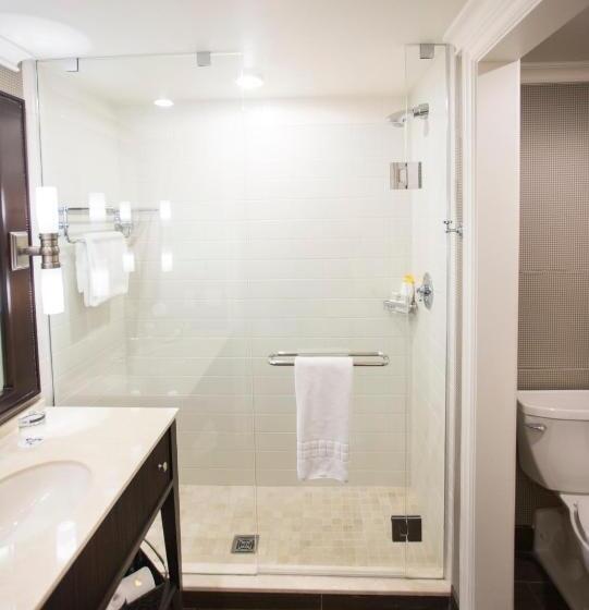 غرفة ديلوكس سرير ملكى, The Atherton Hotel At Osu