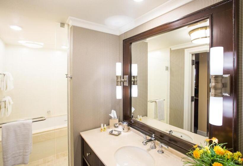 جناح سرير ملكى, The Atherton Hotel At Osu