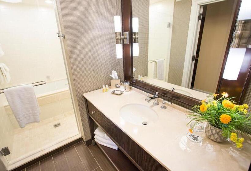 جناح سرير ملكى, The Atherton Hotel At Osu