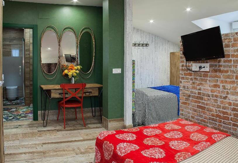 غرفة قياسية ثلاثية, Hostal El Aparcamiento