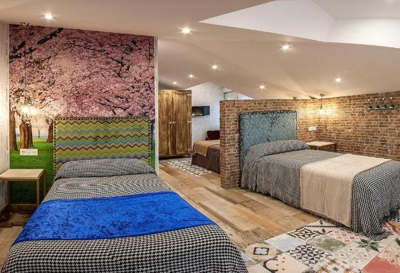 غرفة قياسية ثلاثية, Hostal El Aparcamiento