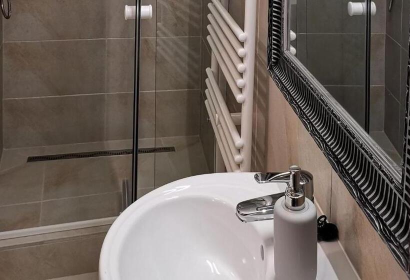 شقة غرفة واحدة, Villa Florencia