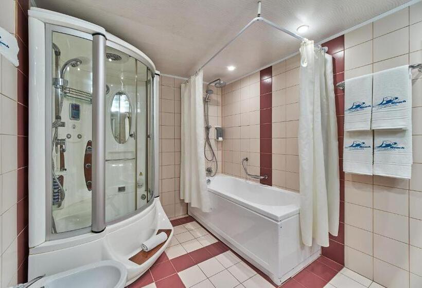 套房侧面可观海景, Bilyana Beach Hotel All Inclusive & Free Beach Access