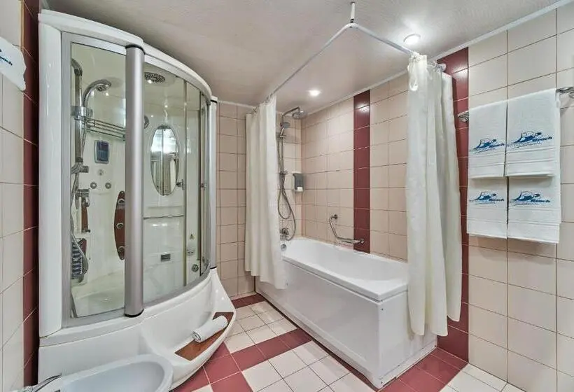 سوییت با چشم‌انداز جانبی دریا, Bilyana Beach Hotel  Adults Only