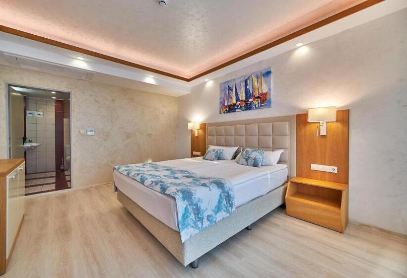 套房侧面可观海景, Bilyana Beach Hotel All Inclusive & Free Beach Access