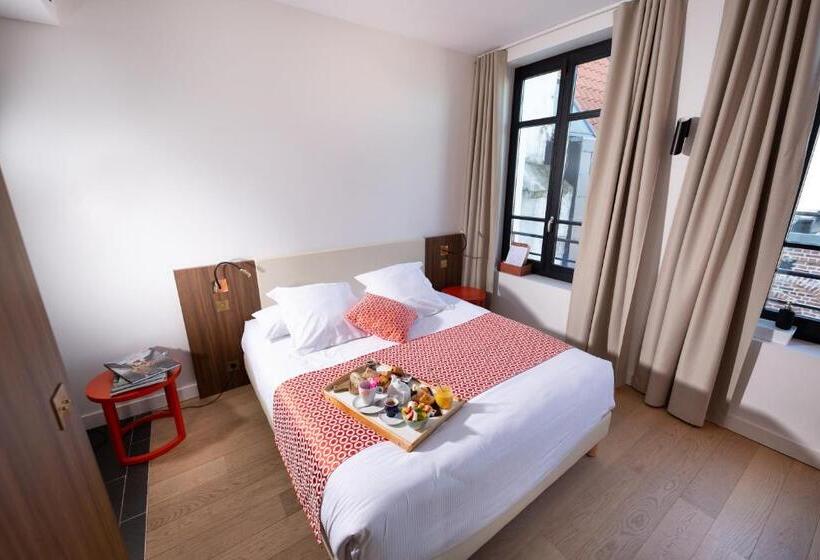 جناح جونيور, Grand Place