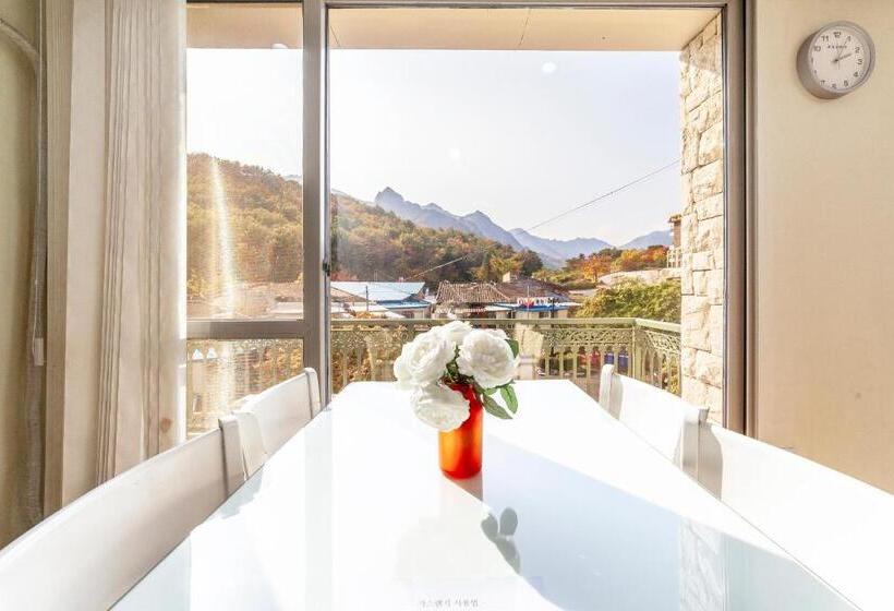 스탠다드 스튜디오, Hk Resort