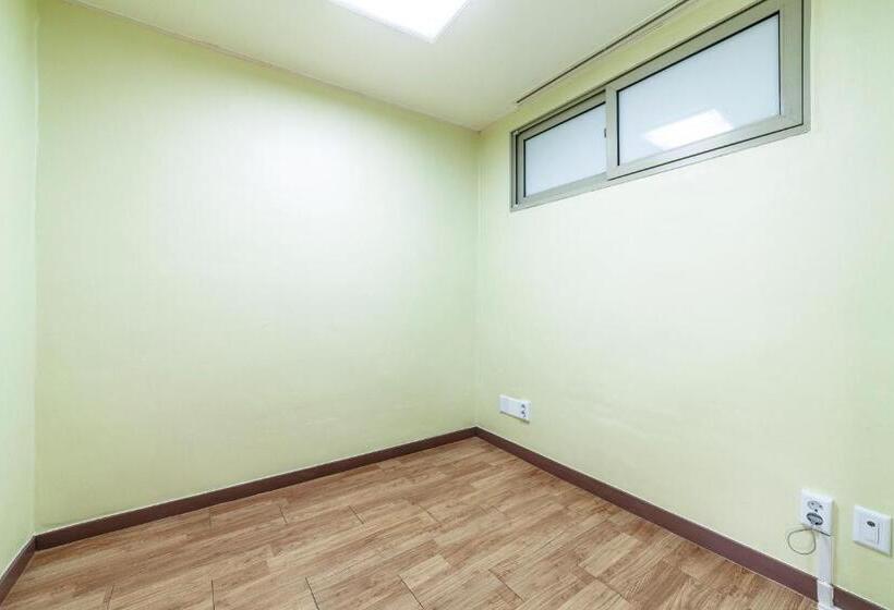 스탠다드 스튜디오, Hk Resort