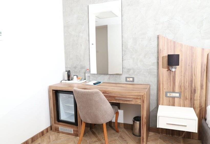 غرفة قياسية مطلّة علي البحر, Maril Beach & Spa Hotel