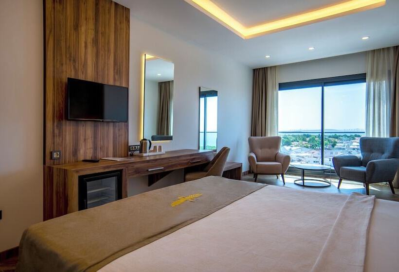 غرفة قياسية مطلّة علي البحر, Maril Beach & Spa Hotel