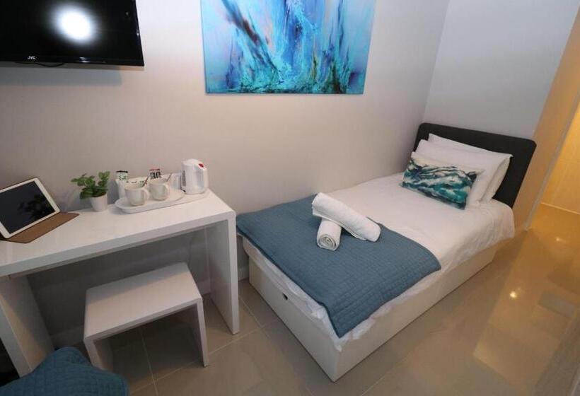 חדר סטנדרט, The Lavenders