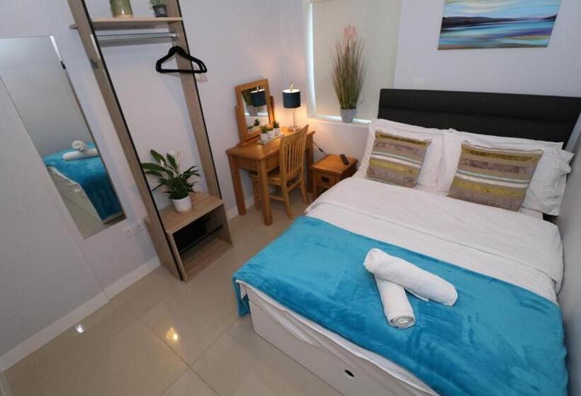 חדר בסיסי, The Lavenders