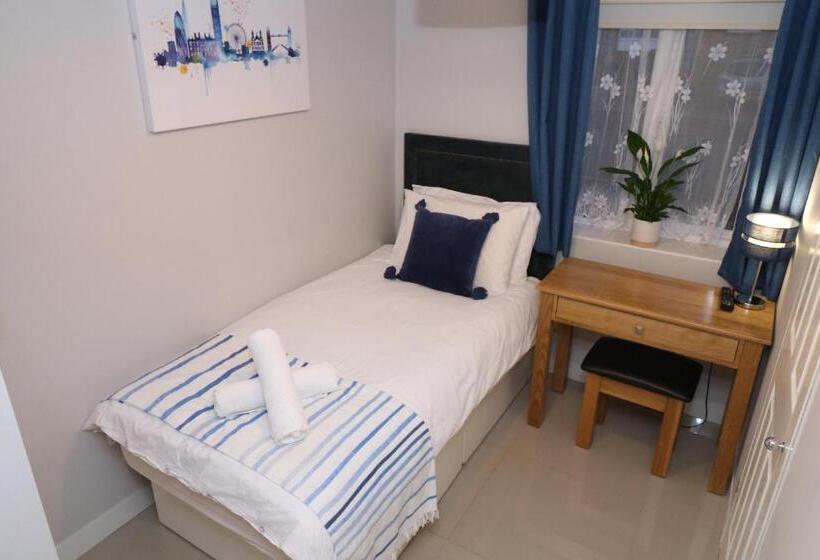 חדר סטנדרט יחיד, The Lavenders