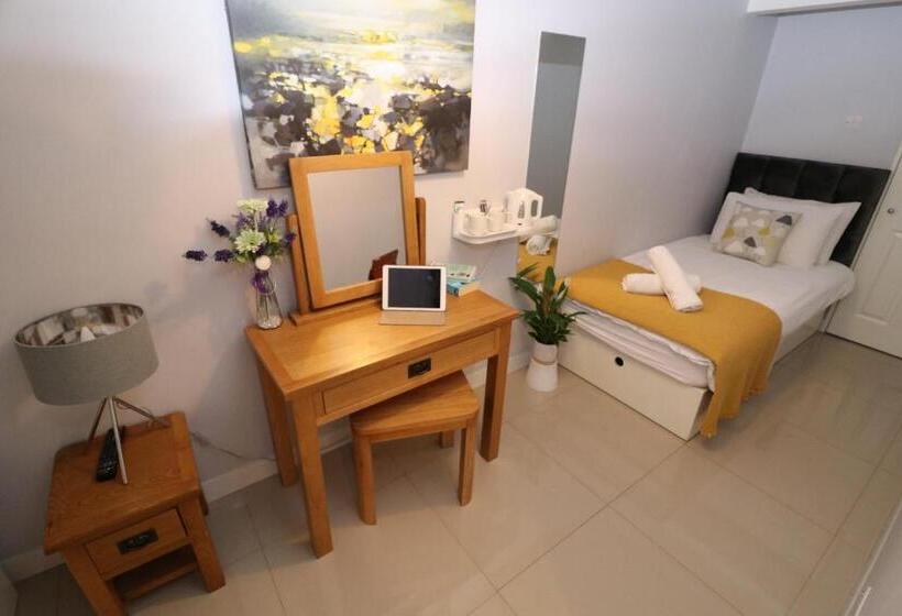 חדר סטנדרט, The Lavenders