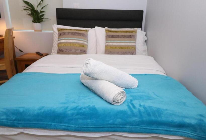 חדר בסיסי, The Lavenders