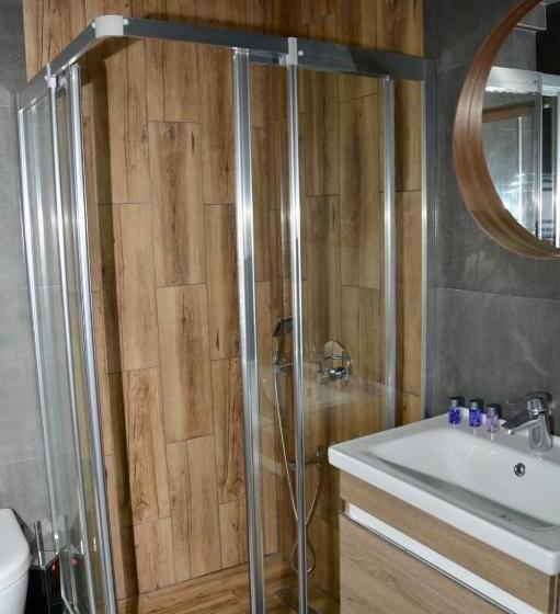 اتاق استاندارد سه نفره, My Sun