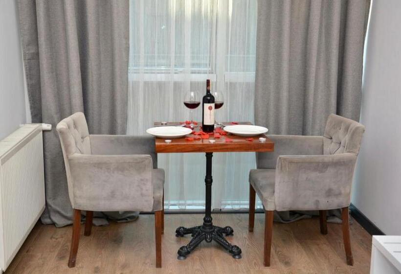 اتاق استاندارد سه نفره, My Sun