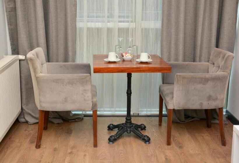 اتاق استاندارد سه نفره, My Sun