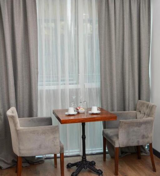 اتاق استاندارد سه نفره, My Sun