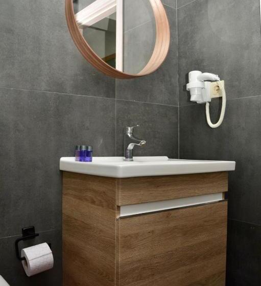 اتاق استاندارد, My Sun