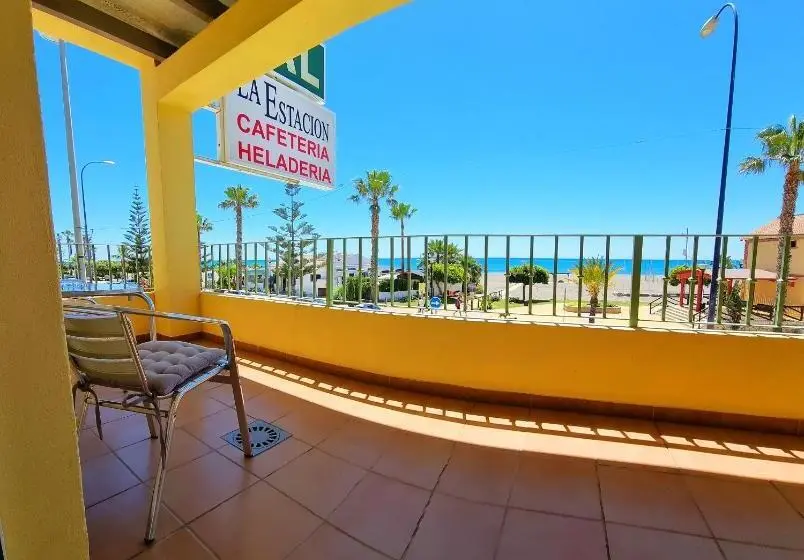 オーシャンビュースタンダードルームバルコニー付き, Hostal La Estacion