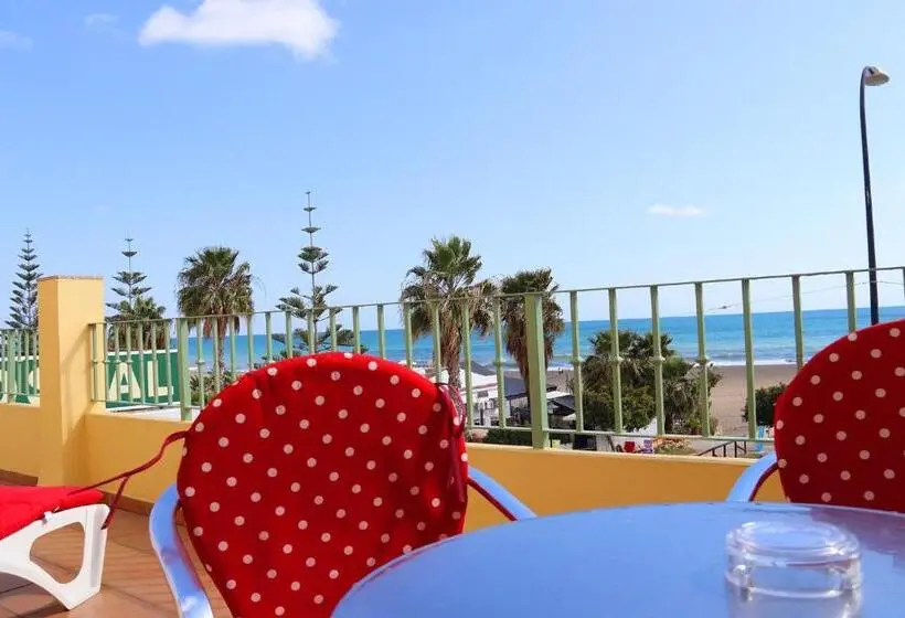 オーシャンビュージュニアスイート, Hostal La Estacion