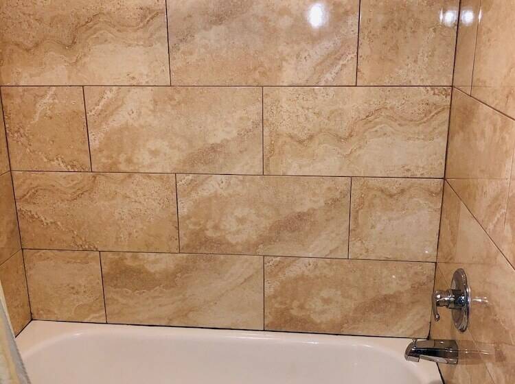 غرفة قياسية, Regency Inn