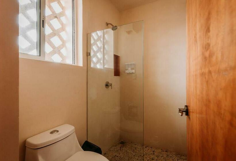 اتاق لوکس با بالکن, Waye