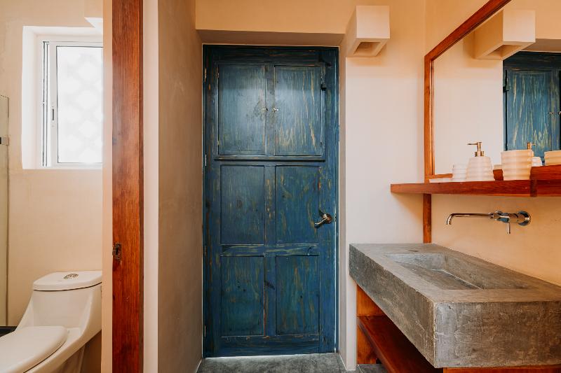 اتاق استاندارد با بالکن, Waye