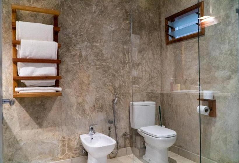 اتاق خانوادگی با چشم‌انداز جانبی دریا, Visiwa Beach Resort