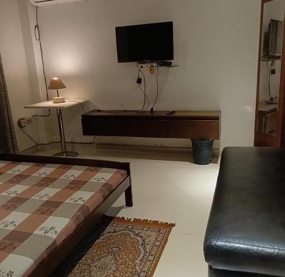 Superior Rum, Apurba's Pensione Dispur