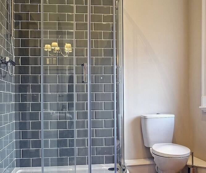 豪华房间, The Seven Stars