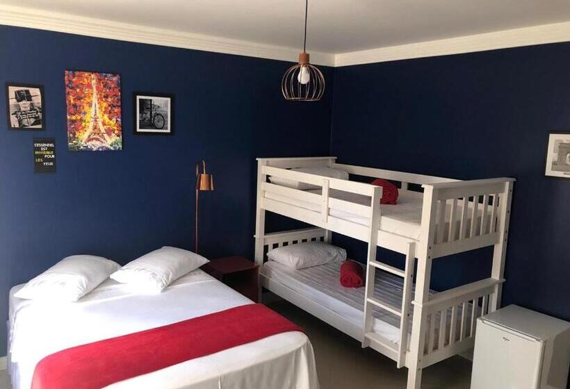 اتاق استاندارد چهار تخته, Mundo Livre Guest House