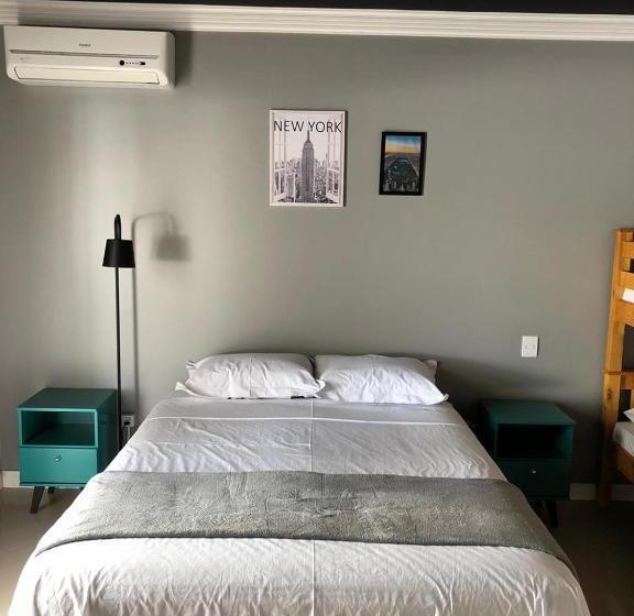 اتاق استاندارد چهار تخته, Mundo Livre Guest House