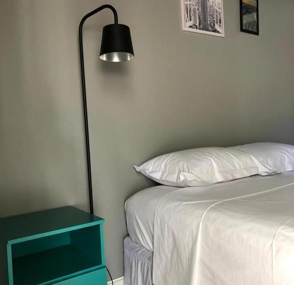 اتاق استاندارد چهار تخته, Mundo Livre Guest House