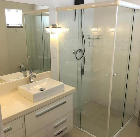 اتاق استاندارد چهار تخته, Mundo Livre Guest House