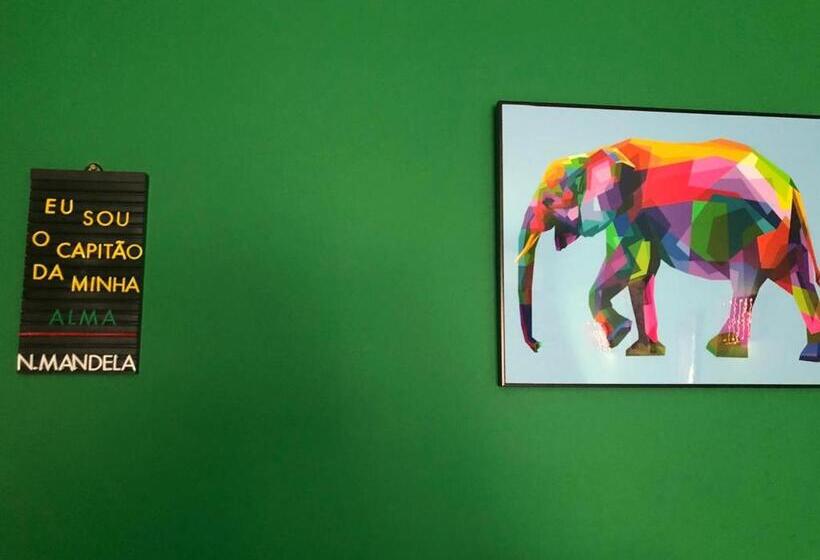 اتاق خانوادگی, Mundo Livre Guest House