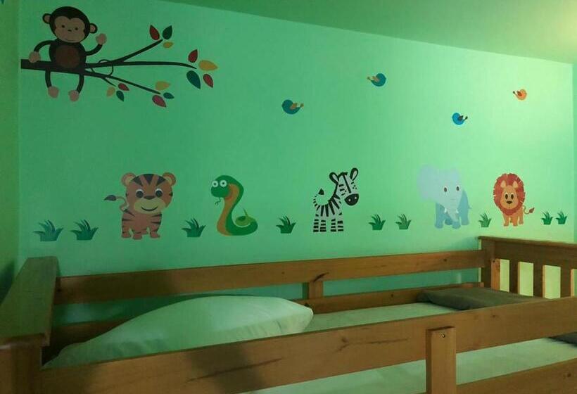 اتاق خانوادگی, Mundo Livre Guest House