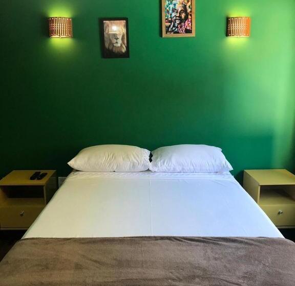 اتاق خانوادگی, Mundo Livre Guest House