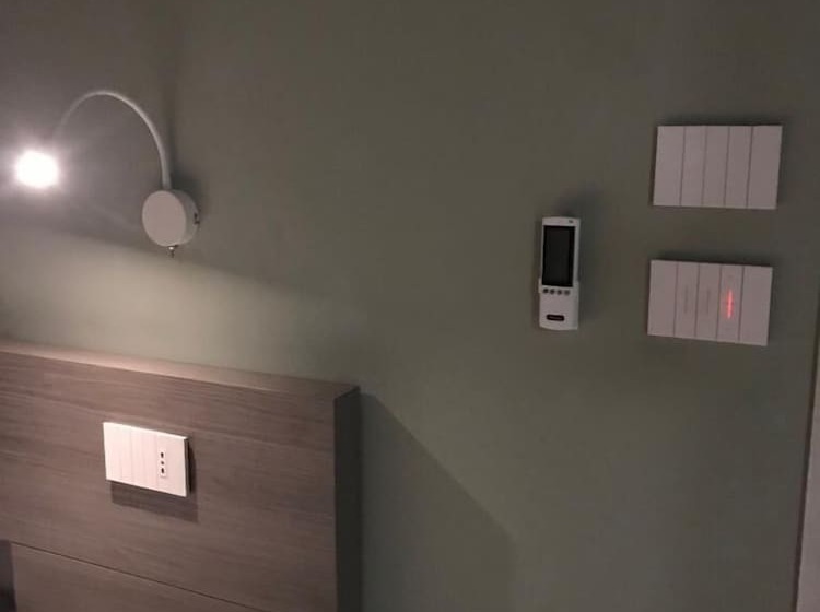 Delüks Oda, B&benny