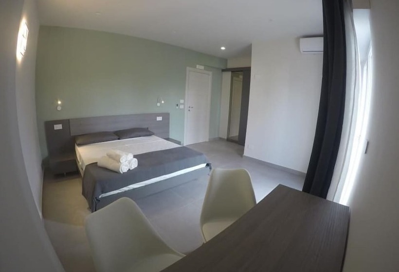 Delüks Oda, B&benny