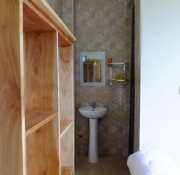 اتاق استاندارد, Enjivai Hostel