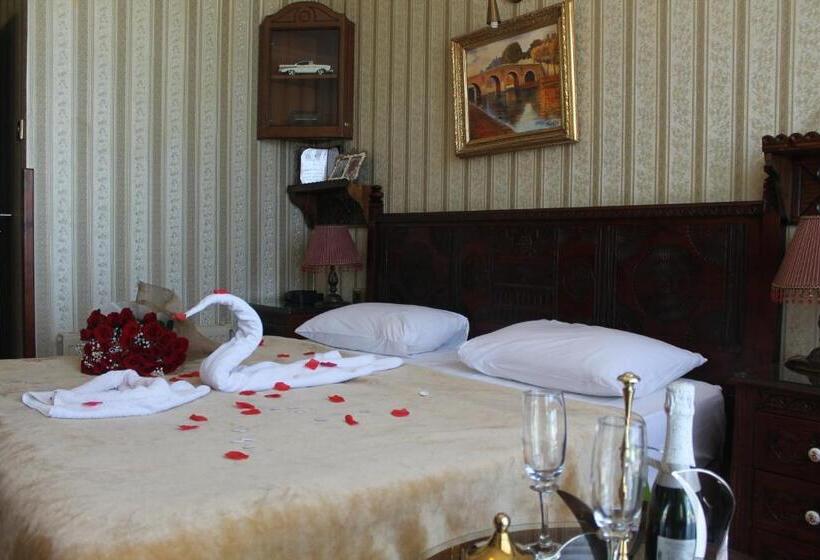 经济房, Bella View Art Boutique