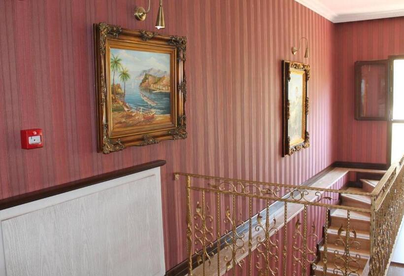 经济房, Bella View Art Boutique