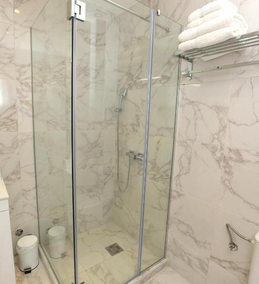 اتاق لوکس, President