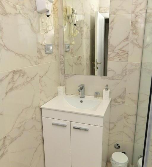 اتاق لوکس, President