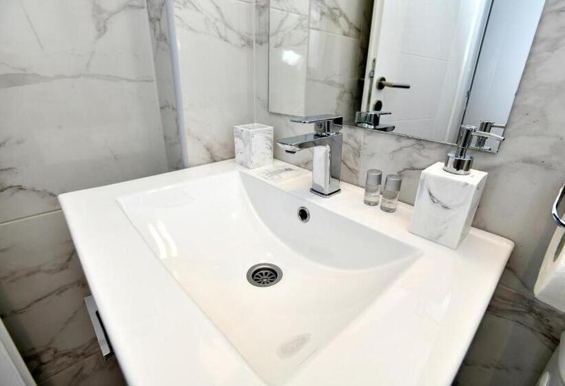 اتاق استاندارد, President