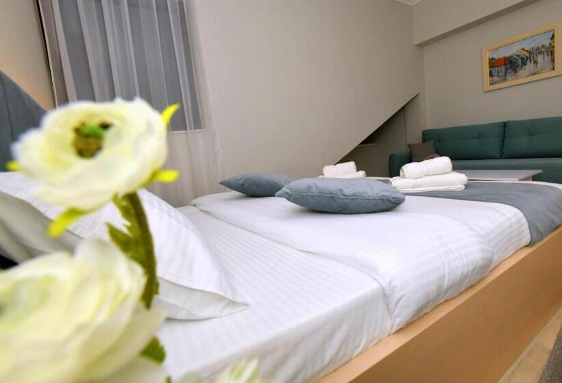 استودیوی استاندارد, President