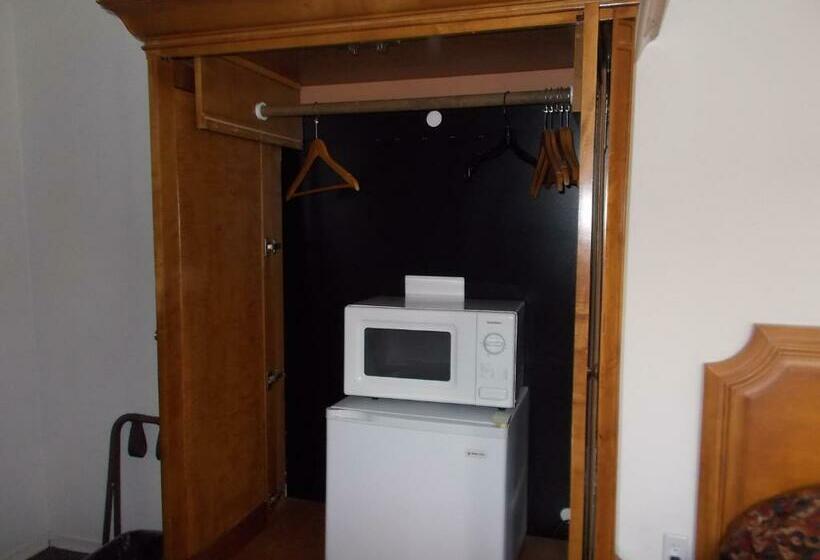 חדר דחוקס עם מיטת קינג, Atomic Inn Beatty Near Death Valley