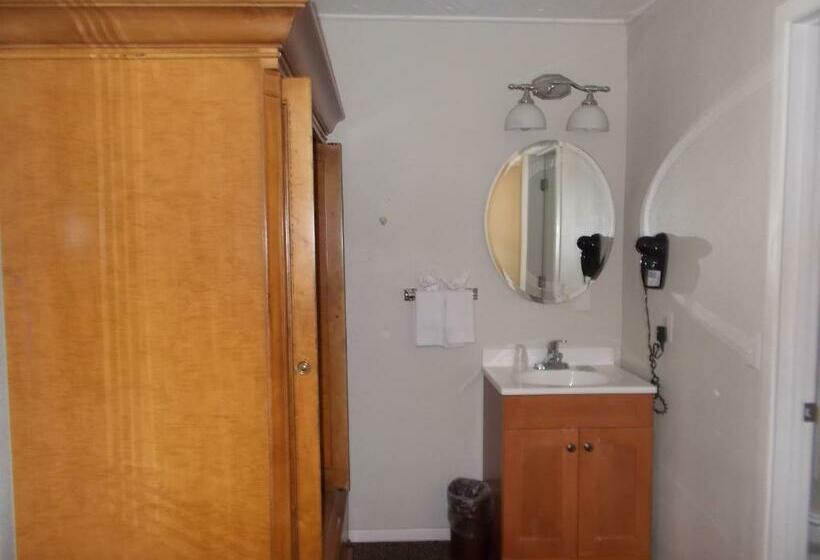 חדר דחוקס עם מיטת קינג, Atomic Inn Beatty Near Death Valley